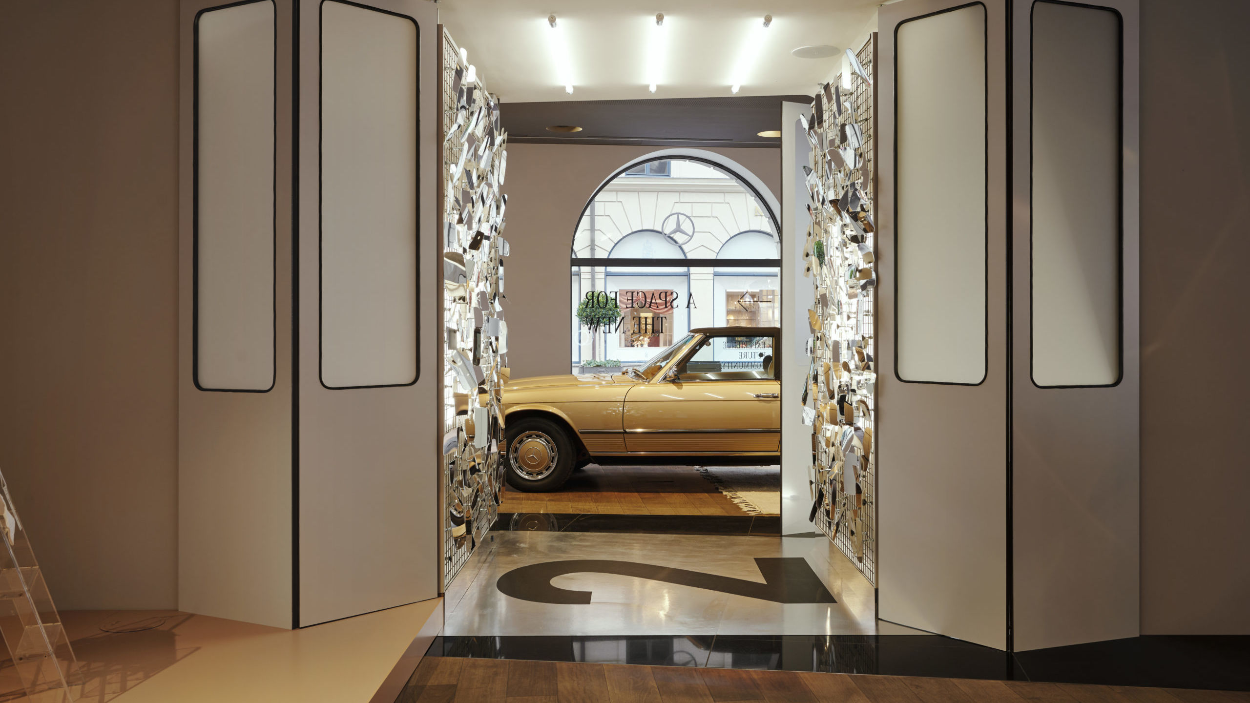 Studio Odeonsplatz | Silver Garage